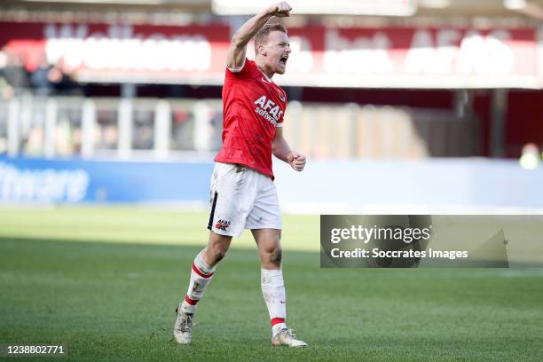 Dani de Wit of AZ Alkmaar celebrates the victory during the Dutch Eredivisie match between AZ Alkmaar v Feyenoord at the AFAS Stadium on February 27,...