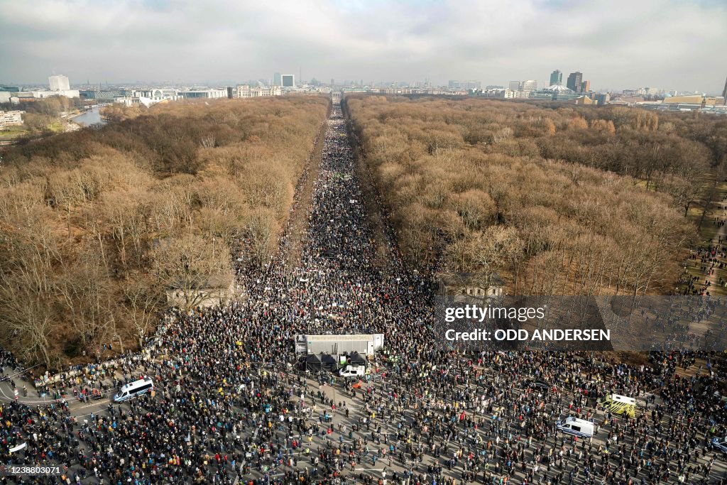 GERMANY-UKRAINE-RUSSIA-CONFLICT-PEACE-DEMONSTRATION