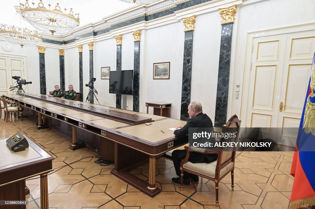 TOPSHOT-RUSSIA-UKRAINE-CONFLICT-PUTIN
