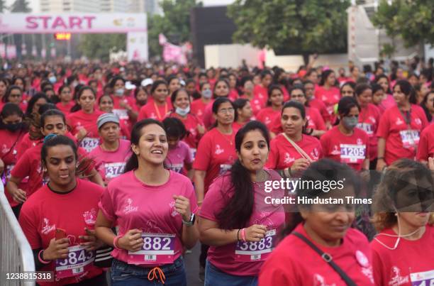 Girls and women participated The "Pink Run Marathon" organized by the Mumbai Congress under the "Ladki Hoon, Lad Sakati Hoon" campaign launched under...