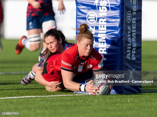 Saracens' Alev Kelter scores her sides first try during the Allianz Womens Prem15s match between Bristol Bears Women v Saracens Women at Shaftesbury...