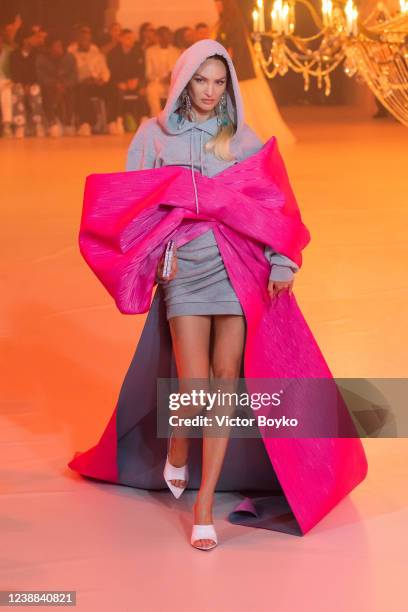 Candice Swanepoel walks the runway of the Virgil Abloh's final show during the Off-White Womenswear Fall/Winter 2022-2023 show Spaceship Earth: An...