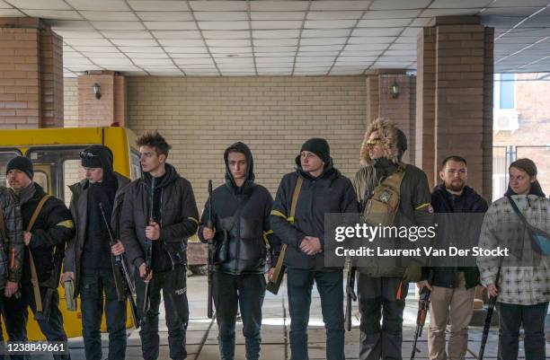 Enlisting To Enlist Photos and Premium High Res Pictures - Getty Images