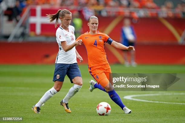 Caroline Graham Hansen of Norway Women, Mandy van den Berg of Holland Women EURO Women 2017 during the EURO Women match between Holland v Norway on...