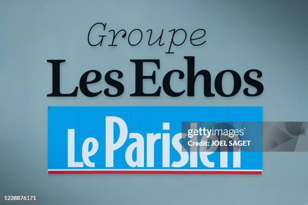 This photograph taken on March 2, 2022 shows the logo of Les Echos and Le Parisien at the headquarters of the company in Paris.