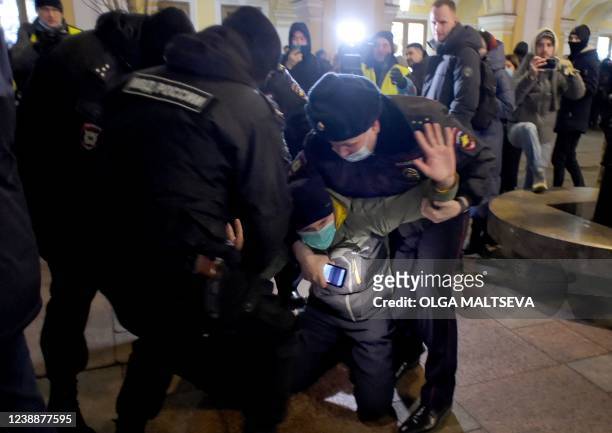 Police officers detain a man during a protest against Russia's invasion of Ukraine in central Saint Petersburg on March 2, 2022. - Jailed Kremlin...