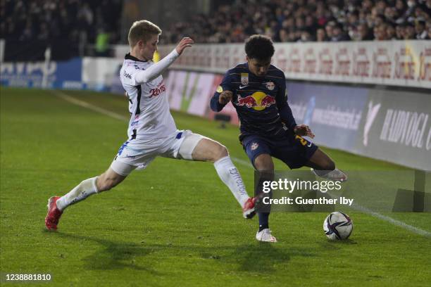 Jan Boller of LASK and Karim Adeyemi of Salzburg during the Admiral Bundesliga match between LASK and FC Red Bull Salzburg at Raiffeisen Arena on...