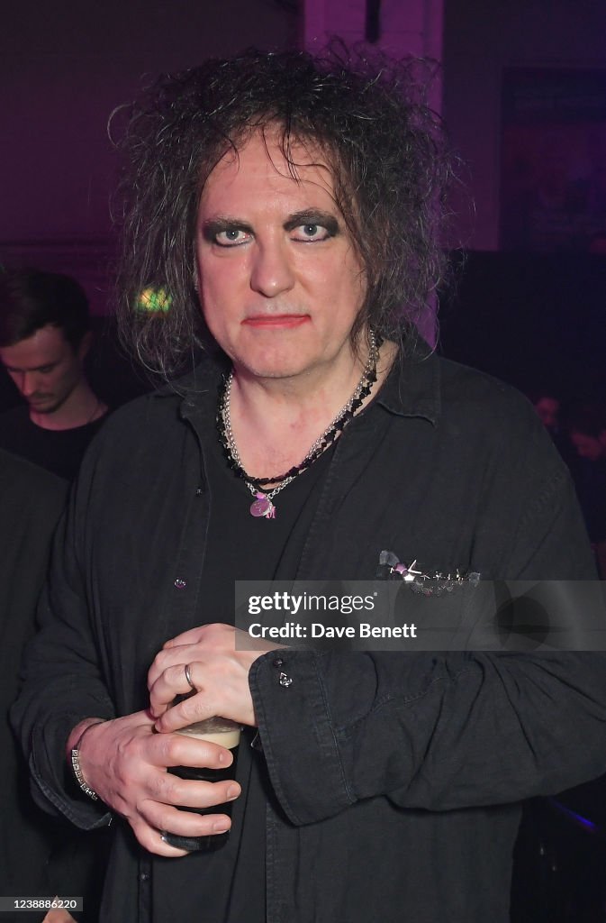Robert Smith attends The NME Awards 2022 at the O2 Academy Brixton on...  Fotografía de noticias - Getty Images