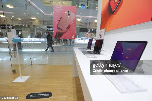 March 2022, Russia, St. Petersburg: Apple products are offered for sale in a "re:store", an Apple resale store. Apple has suspended sales of its...