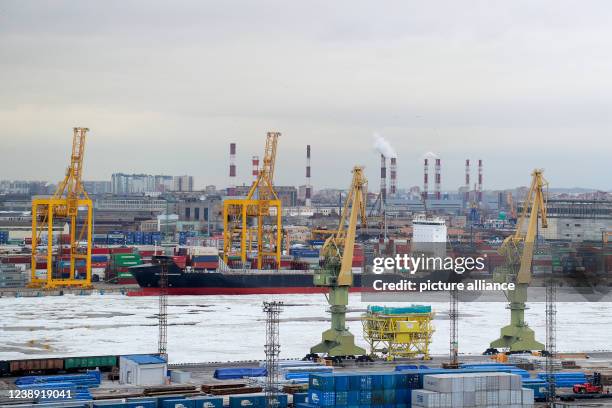 March 2022, Russia, St. Petersburg: View of the port of St. Petersburg. Certain goods and technologies may no longer be brought into Russia from the...