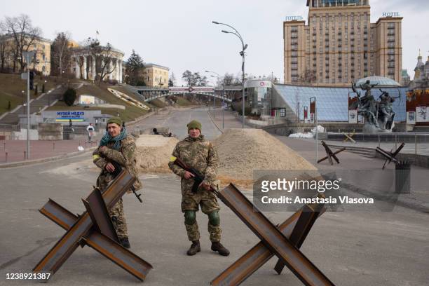 Ukrainian servicemen guard the checkpoint in the Independence Square on March 4, 2022 in Kyiv, Ukraine. Russia continues assault on Ukraine's major...