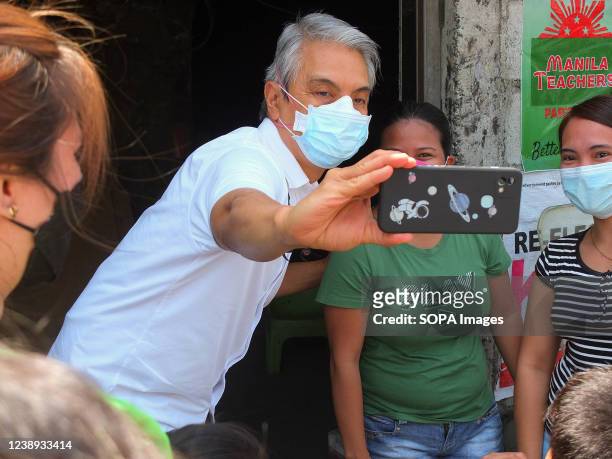 Navotas City Mayor Toby Tiangco takes selfies with his supporters. Presidential daughter and Davao City Mayor Sara Duterte-Carpio visit Navotas City....