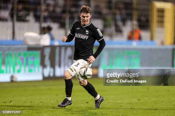 Joel Grodowski of SC Verl controls the ball during the 3. Liga match  News Photo - Getty Images