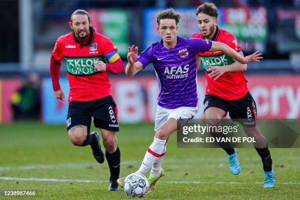 Alkmaar's Norwegian midfielder Hakon Evjen is challenged during the Dutch Eredivisie match between NEC Nijmegen and AZ Alkmaar at De Goffert Stadium...