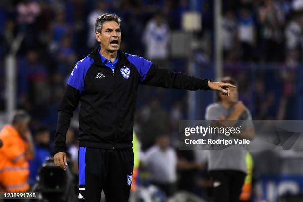 Mauricio Pellegrino coach of Velez Sarsfield reacts during a match between Velez Sarsfield and Estudiantes as part of Copa de la Liga 2022 at Jose...