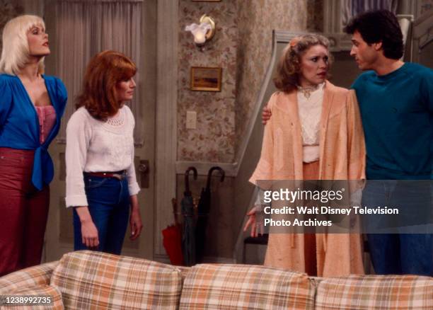 Los Angeles, CA Ann Jillian, Barrie Youngfellow, Louise Lasser, Sandy Simpson appearing in the ABC tv series 'It's A Living'.