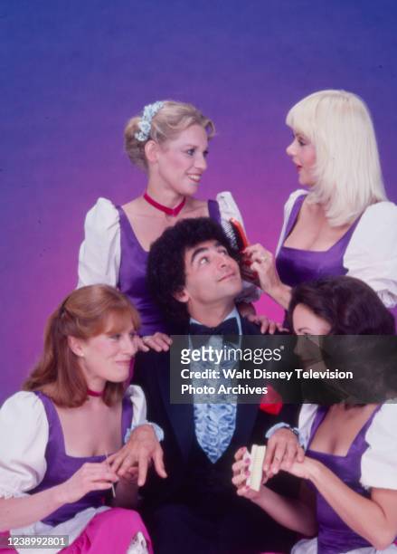 Los Angeles, CA Louise Lasser, Ann Jillian, Gail Edwards, Paul Kreppel, Barrie Youngfellow promotional photo for the ABC tv series 'It's A Living'.