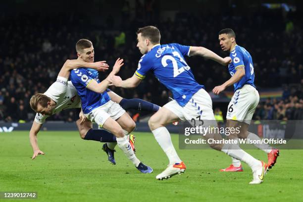 Harry Kane of Tottenham Hotspur tangles with Jonjoe Kenny of Everton during the Premier League match between Tottenham Hotspur and Everton at...