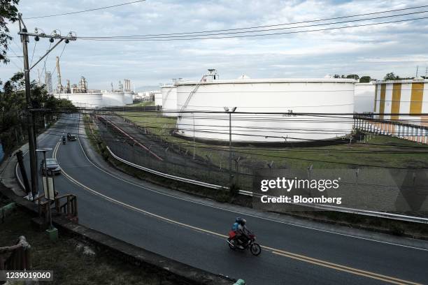 Balingasa Shell 80 Philippines Travel Ban Stock Photos, High-Res Pictures, and Images ...