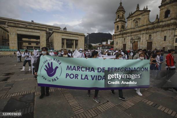 Group of former guerrillas of the extinct FARC, signatories of the peace agreement, marched this Monday in BogotÃ¡, dressed in white boots, to ask...