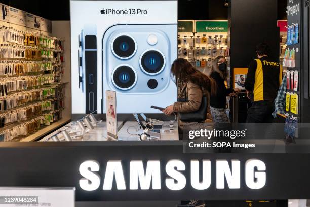 Shopper uses American multinational technology company Apple iphone 13 series products as the South Korean multinational electronics conglomerate...
