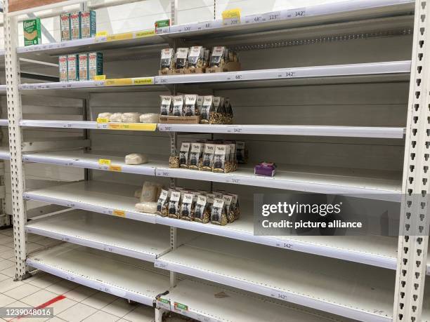 March 2022, Russia, Moskau: Empty shelves in a supermarket in Moscow. Russian troops invaded Ukraine on February 24. Photo: Christian Thiele/dpa