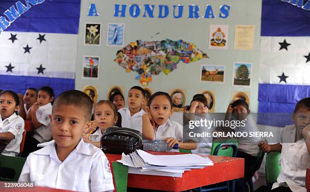 Children sit in class at a school in the Honduran capital Tegucigalpa, on September 5, 2011. AFP PHOTO/Orlando SIERRA