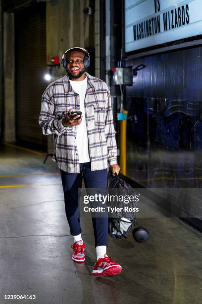 Cassius Winston of the Washington Wizards arrives to the arena before the game against the LA Clippers on March 09, 2022 at Crypto.Com Arena in Los...