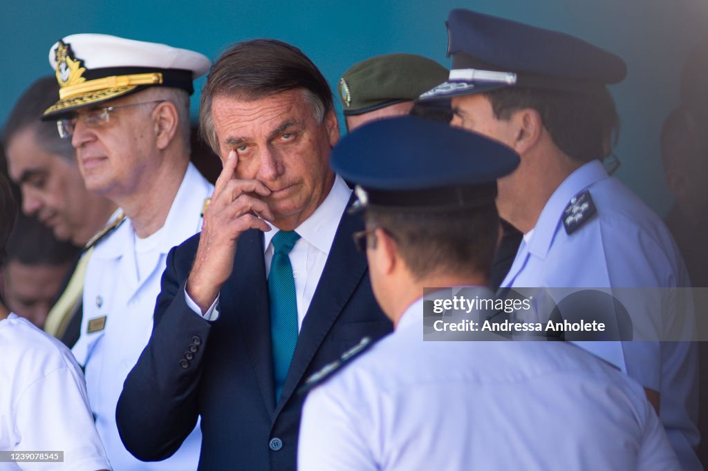 Bolsonaro Welcomes Brazilians Brought Back From Ukraine