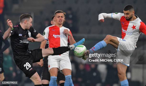 Slavia Prague's Swedish defender Aiham Ousou and Linzer ASK's Austrian defender Florian Flecker vie for the ball during the UEFA Conference League...