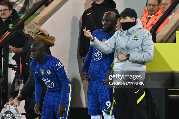 Chelsea's German head coach Thomas Tuchel speaks to Chelsea's Belgian striker Romelu Lukaku and Chelsea's French midfielder N'Golo Kante before they...