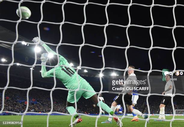 Leicester City's English midfielder Marc Albrighton shoots and scores past Rennes' Senegalese goalkeeper Alfred Gomis during the UEFA Europa...