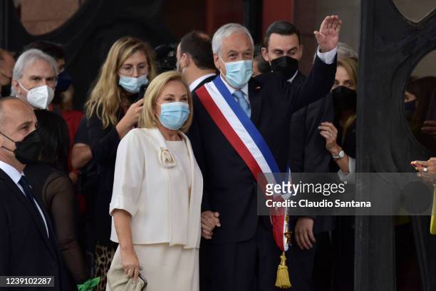 Outgoing president of Chile Sebastian Piñera waves as he arrives to the National Congress before Gabriel Boric's presidential inauguration on March...