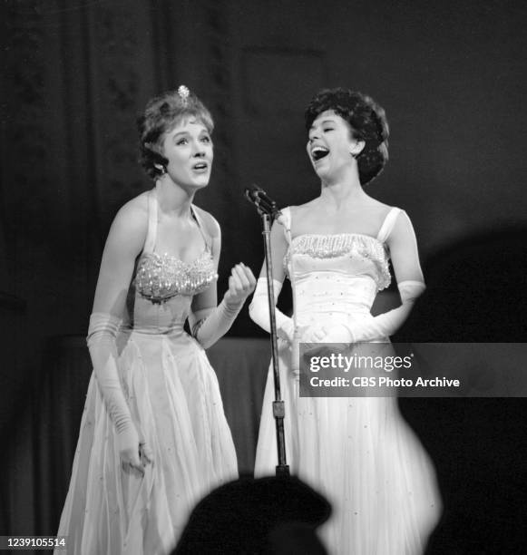 27 Julie And Carol At Carnegie Hall Stock Photos, HighRes Pictures