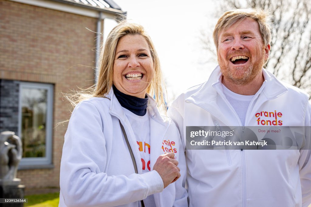 King Willem-Alexander Of The Netherlands And Queen Maxima Volunteers During the NLDoet In Brielle