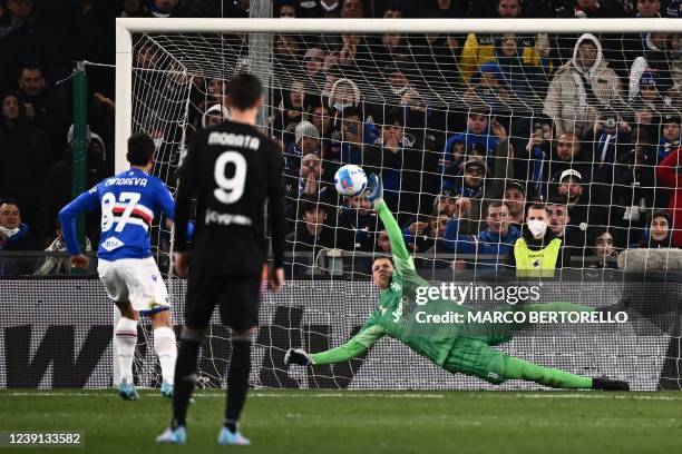 Juventus' Polish goalkeeper Wojciech Szczesny deflects a penalty kicked by Sampdoria's Italian midfielder Antonio Candreva during the Italian Serie A...