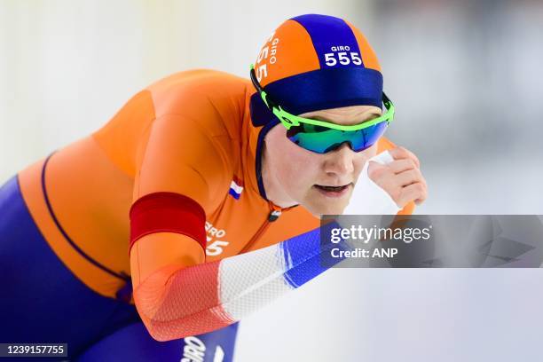 HeereNVEEN - Lotte Van Beek in action in the 1000 meters during the Speed Skating World Cup Final in Thialf on March 13, 2022 in Heerenveen,...