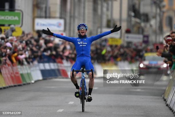 Team BikeExchange - Jayco's British rider Simon Yates celebrates as he crosses the finish line to win the 8th stage of the 80th Paris - Nice cycling...