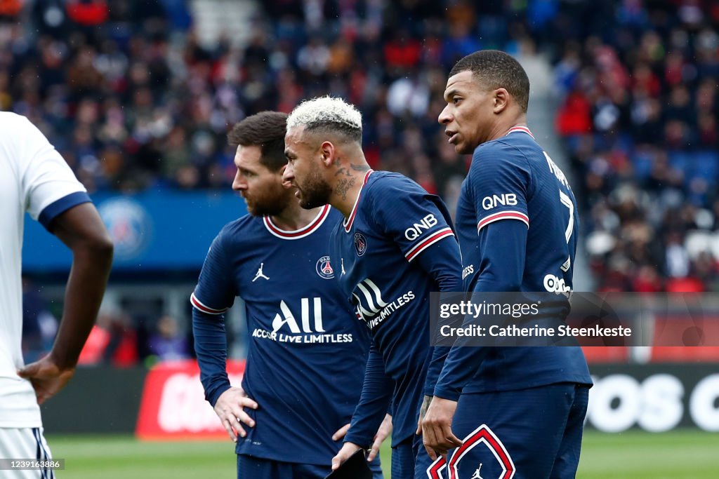 Paris Saint-Germain v Girondins de Bordeaux - Ligue 1 Uber Eats
