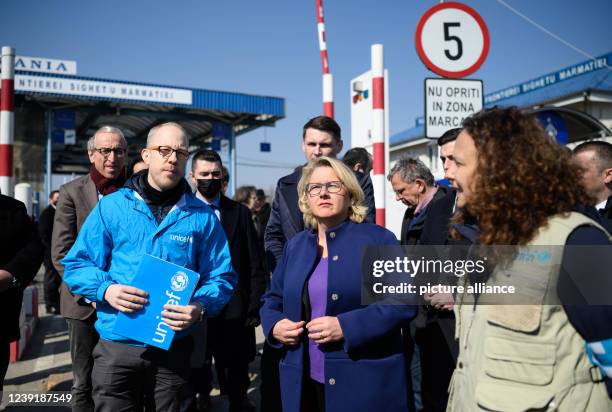 March 2022, Romania, Sighetu Marmatiei : Svenja Schulze , Federal Minister for Economic Cooperation and Development, is guided through the Unicef...