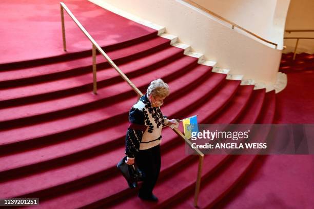 Woman holding a Ukrainian flag arrives for "A Concert For Ukraine" on March 14, 2022 in New York City. - Ticket sales from the benefit performance...