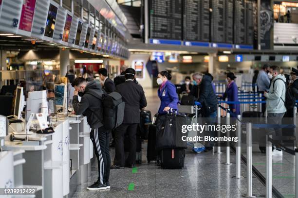 Crew Check In Airport Flight Crew Photos and Premium High Res Pictures - Getty Images