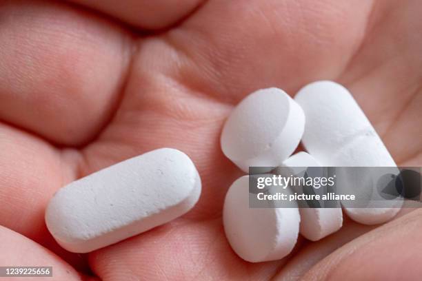 February 2022, Berlin: A person holds tablets and vitamin preparations of calcium, vitamin D and magnesium. About every third person regularly takes...