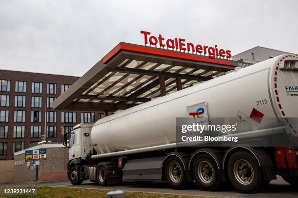 Total Butler Fuels Totalenergies Brand Name Photos and Premium High Res Pictures - Getty ...