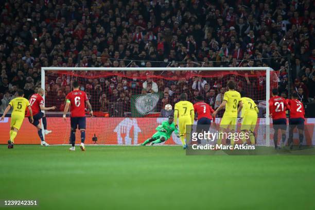 Burak Ylmaz of Lille scores a penalty during the UEFA Champions League Round Of Sixteen Leg Two match between Lille OSC and Chelsea FC at Stade...