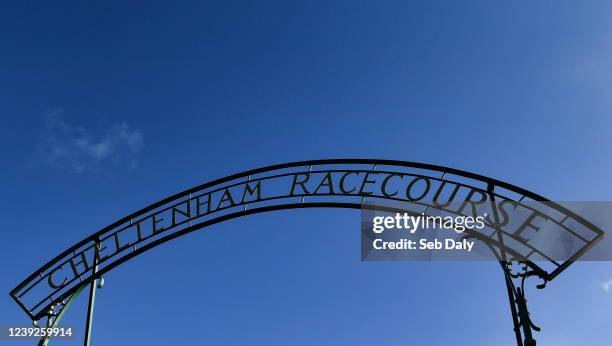 Original Cheltenham Racing 642 Cheltenham Park Racecourse Stock Photos, High-Res Pictures, and ...