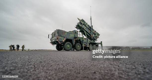 March 2022, Schleswig-Holstein, Schwesing: A combat-ready Patriot anti-aircraft missile system of the Bundeswehr's anti-aircraft missile squadron 1...