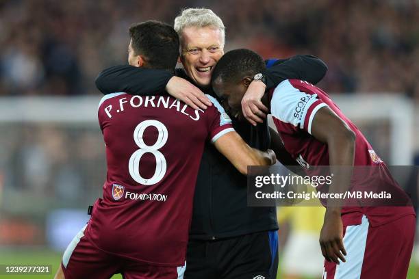 West Ham United manager David Moyes celebrates with Pablo Fornals and Kurt Zouma after the UEFA Europa League Round of 16 Leg Two match between West...