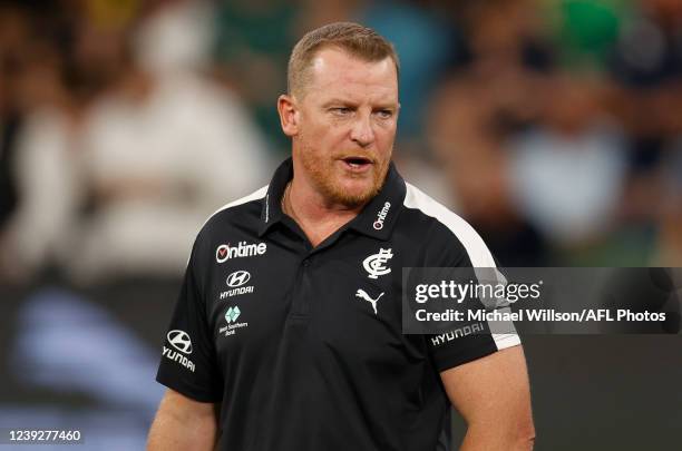 Michael Voss, Senior Coach of the Blues gestures during the 2022 AFL Round 01 match between the Carlton Blues and the Richmond Tigers at the...