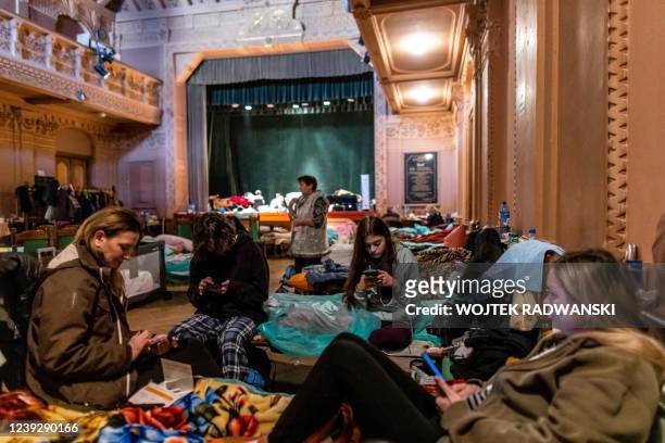 Ukrainian familly from Kharkiv Lena, Sascha, Ula and Anna are seen in the theatre of the Ukrainian House where a shelter for refugees is installed in...